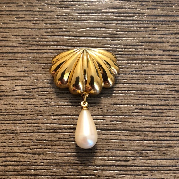 MARVELLA  Shell with Faux Pearl Drop Slide Pendant - Picture 3 of 12